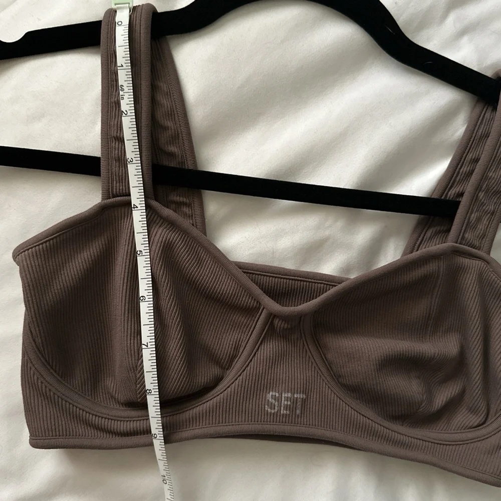 SET ACTIVE Ribbed Contour Sports Bra in Color Pepper Medium - Picture 5 of 5
